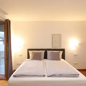 Fantastic Garden Friends & Family Apartment